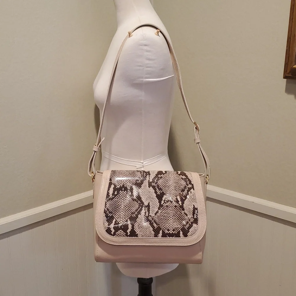 Like NEW Harper Lawrencr python print Shoulder bag